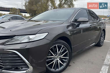 Седан Toyota Camry 2021 в Киеве