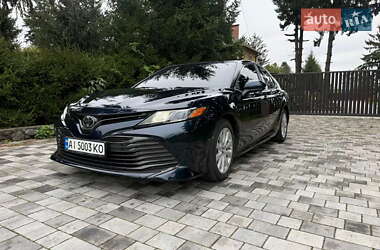 Седан Toyota Camry 2018 в Хмельницькому