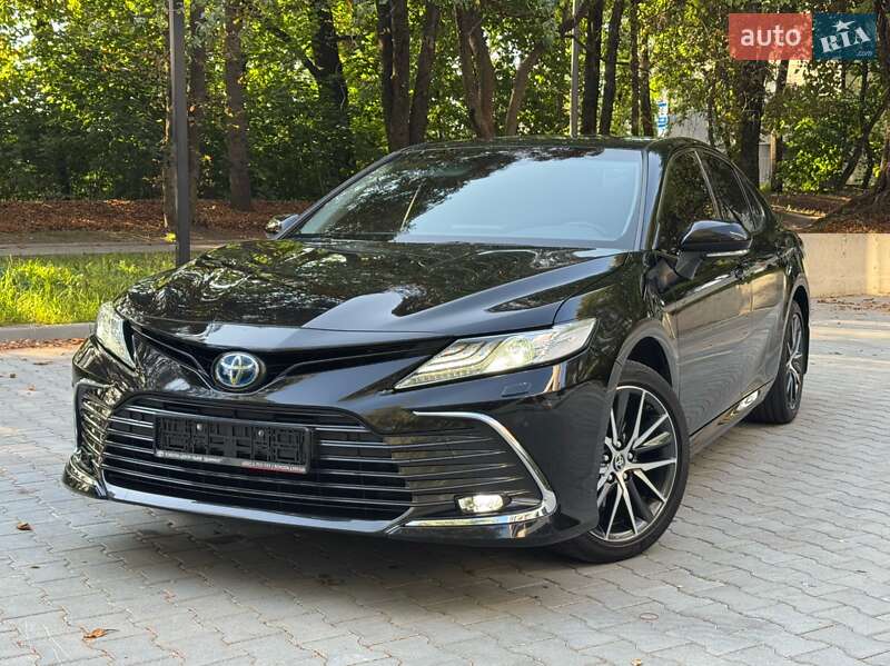 Седан Toyota Camry 2023 в 
