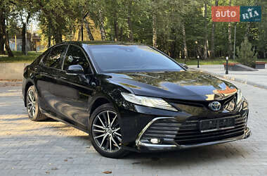 Седан Toyota Camry 2023 в 