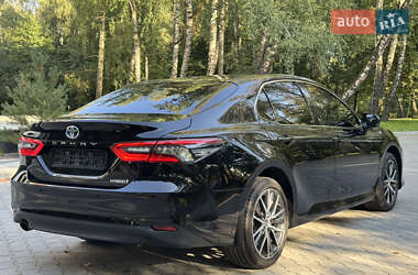 Седан Toyota Camry 2023 в 
