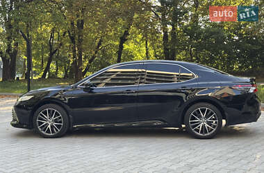 Седан Toyota Camry 2023 в 