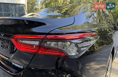 Седан Toyota Camry 2023 в 