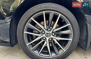 Седан Toyota Camry 2023 в 