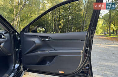 Седан Toyota Camry 2023 в 