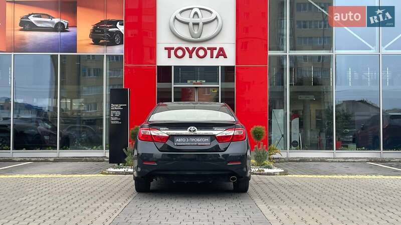 Седан Toyota Camry 2013 в Івано-Франківську