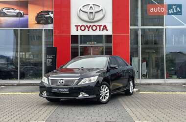 Седан Toyota Camry 2013 в Ивано-Франковске