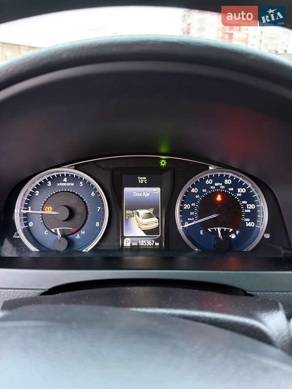 Седан Toyota Camry 2017 в Львові