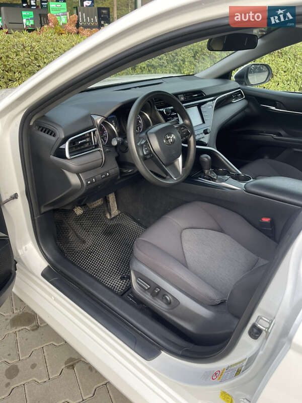 Седан Toyota Camry 2018 в Києві