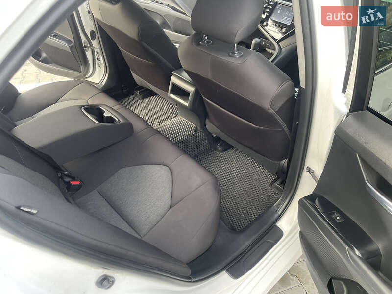 Седан Toyota Camry 2018 в Києві