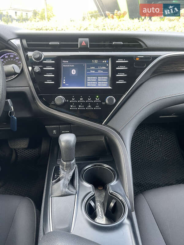 Седан Toyota Camry 2018 в Києві