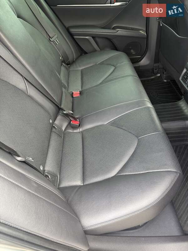 Седан Toyota Camry 2021 в Кременчуге