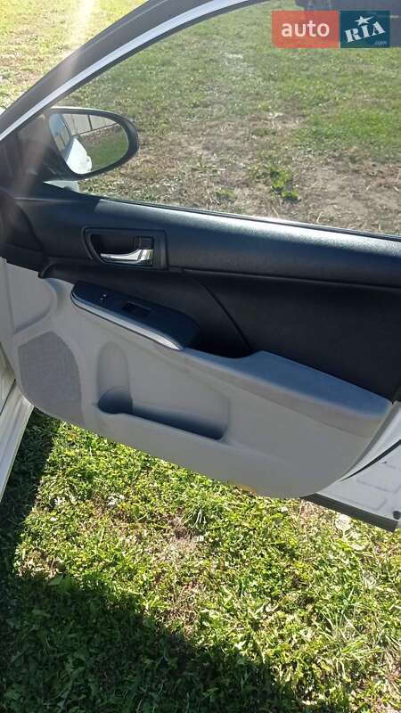 Седан Toyota Camry 2014 в Тернополі