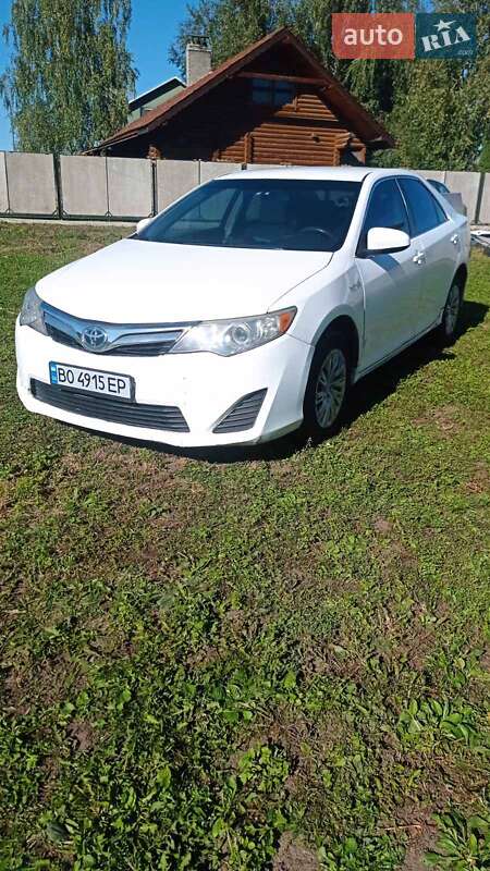 Седан Toyota Camry 2014 в Тернополі