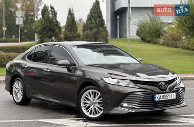 Седан Toyota Camry 2018 в Киеве