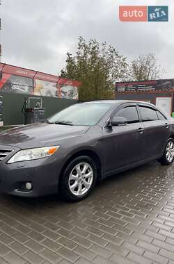 Седан Toyota Camry 2010 в Полонном