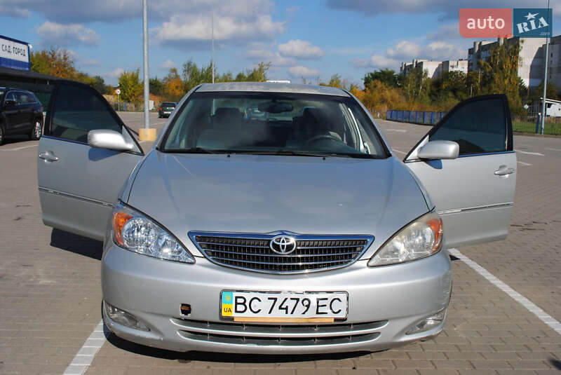 Седан Toyota Camry 2002 в Дрогобичі