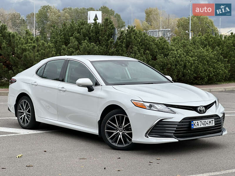 Toyota Camry 2021