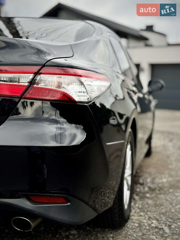 Седан Toyota Camry 2018 в Києві