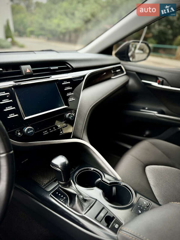 Седан Toyota Camry 2018 в Києві