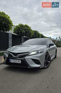Седан Toyota Camry 2019 в Киеве