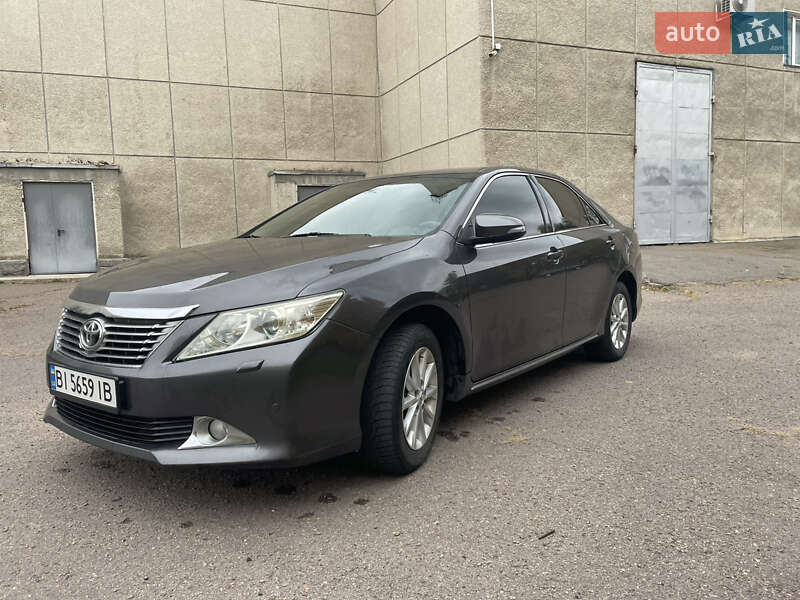 Седан Toyota Camry 2011 в Кременчуге