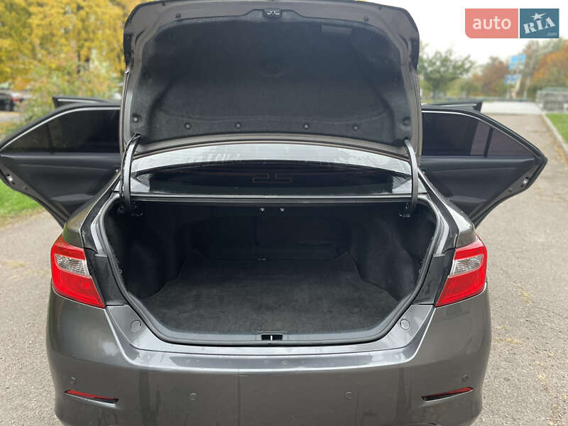 Седан Toyota Camry 2011 в Кременчуге