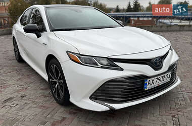 Седан Toyota Camry 2019 в Харькове