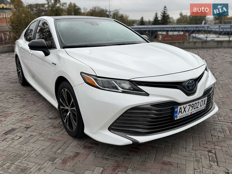 Toyota Camry 2019