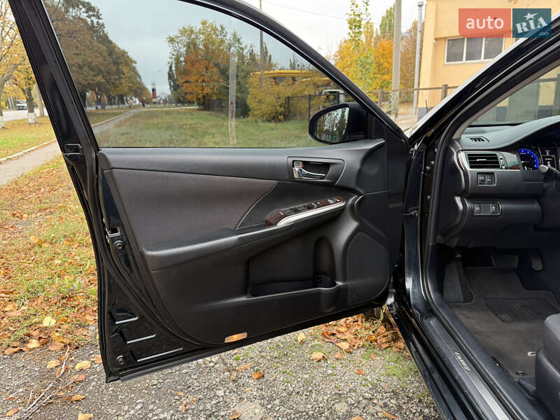 Седан Toyota Camry 2016 в Харкові