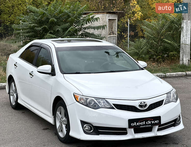 Седан Toyota Camry 2013 в Миколаєві