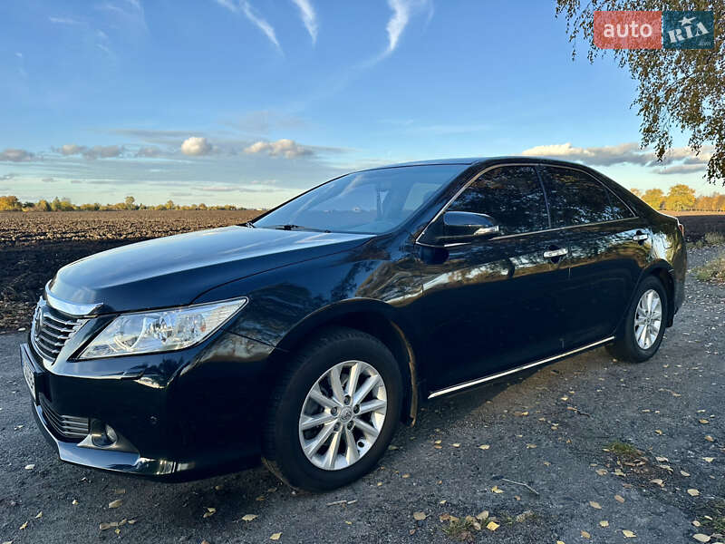 Седан Toyota Camry 2013 в Сумах