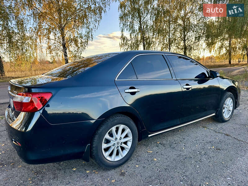Седан Toyota Camry 2013 в Сумах