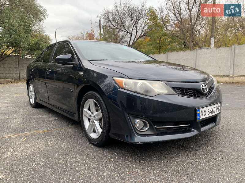 Седан Toyota Camry 2014 в Харькове