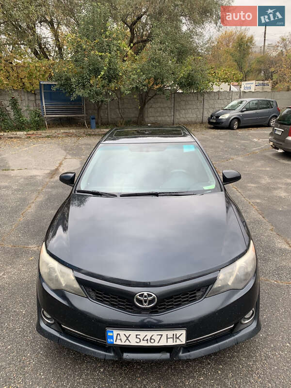 Седан Toyota Camry 2014 в Харькове