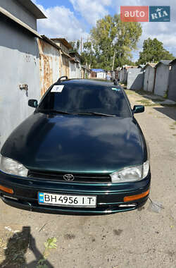 Седан Toyota Camry 1995 в Одессе