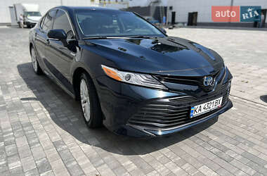 Седан Toyota Camry 2018 в Киеве