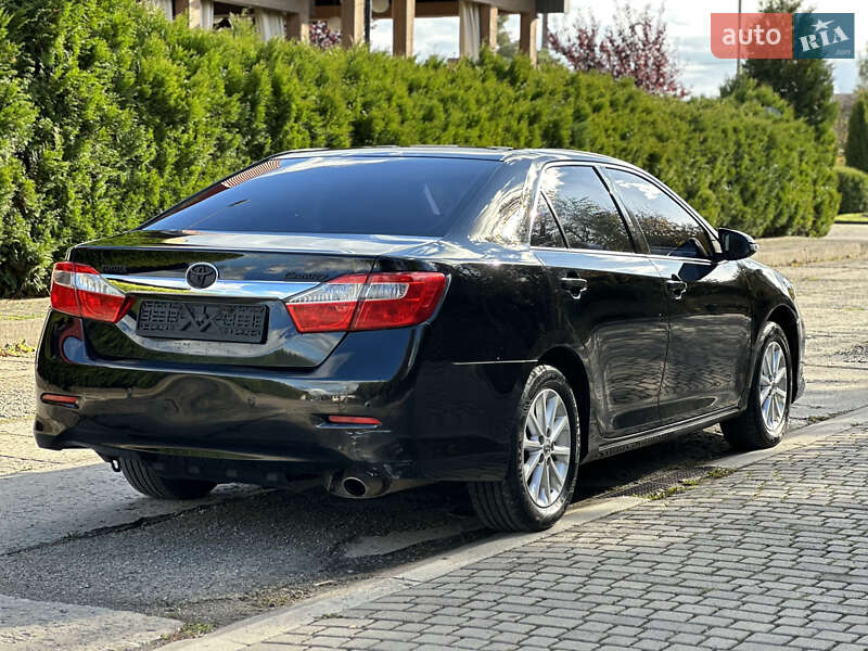 Седан Toyota Camry 2013 в Львове