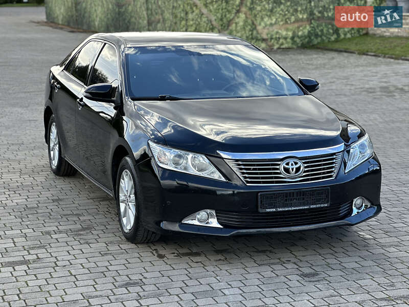 Седан Toyota Camry 2013 в Львове