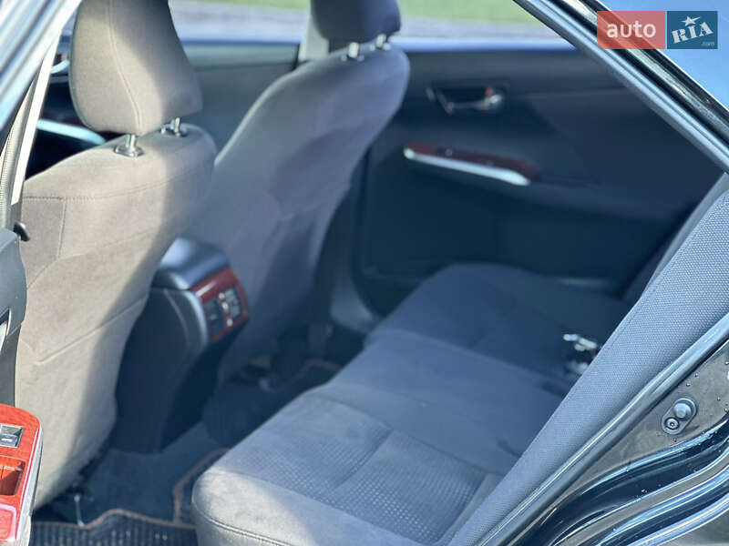 Седан Toyota Camry 2013 в Львове