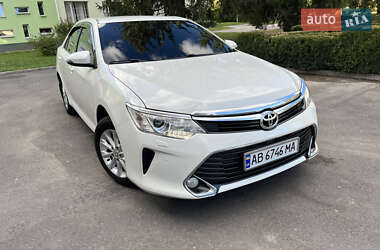 Седан Toyota Camry 2017 в Тульчині