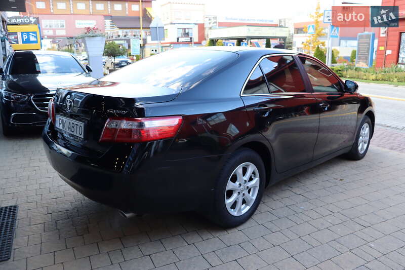 Седан Toyota Camry 2011 в Львові