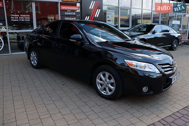 Седан Toyota Camry 2011 в Львові