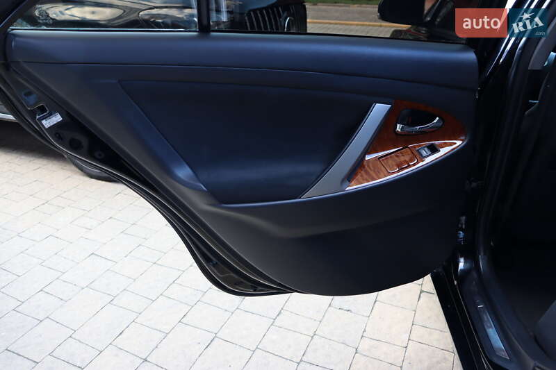 Седан Toyota Camry 2011 в Львові