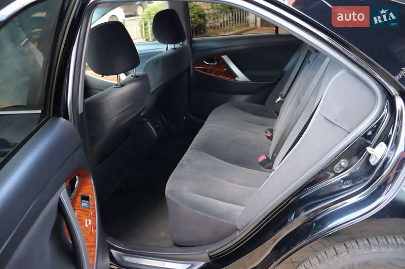 Седан Toyota Camry 2011 в Львові