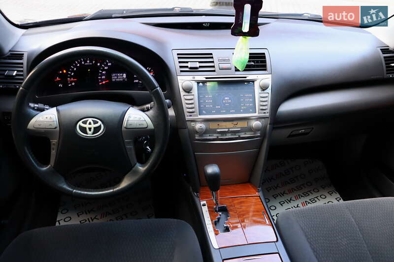 Седан Toyota Camry 2011 в Львові