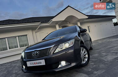 Седан Toyota Camry 2012 в Ивано-Франковске