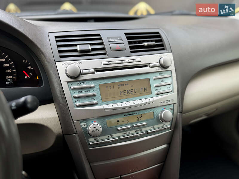 Седан Toyota Camry 2008 в Києві