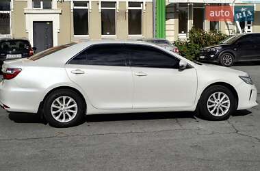 Седан Toyota Camry 2015 в 
