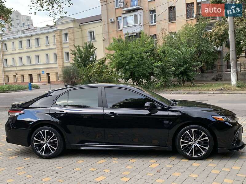 Седан Toyota Camry 2018 в Одессе